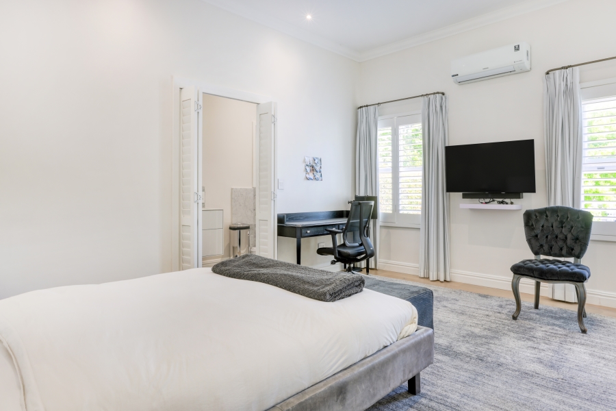 5 Bedroom Property for Sale in Constantia Western Cape